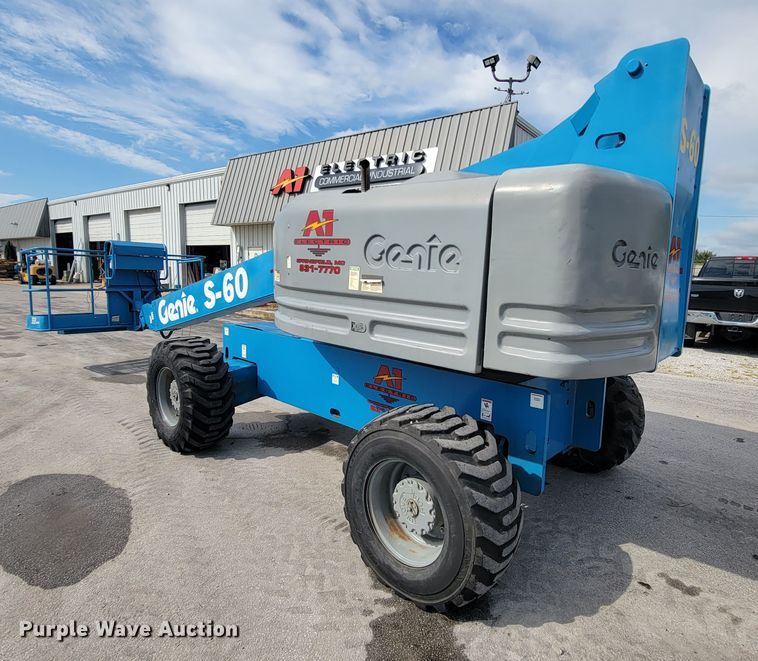 image for item KQ9290 1999 Genie S-60  boom lift
