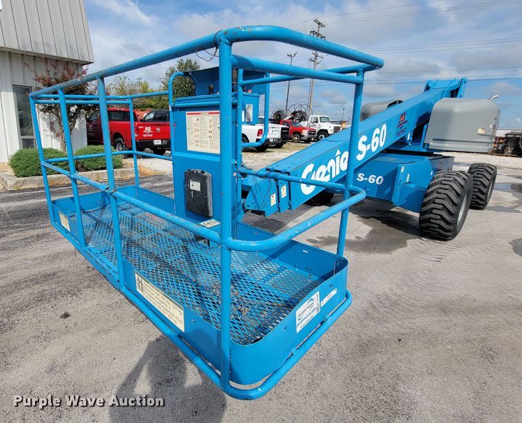 image for item KQ9290 1999 Genie S-60  boom lift