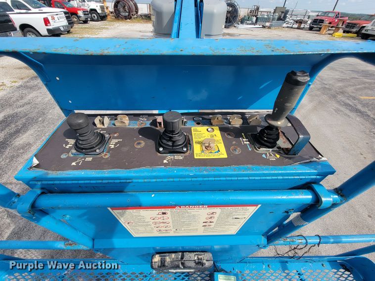 image for item KQ9290 1999 Genie S-60  boom lift