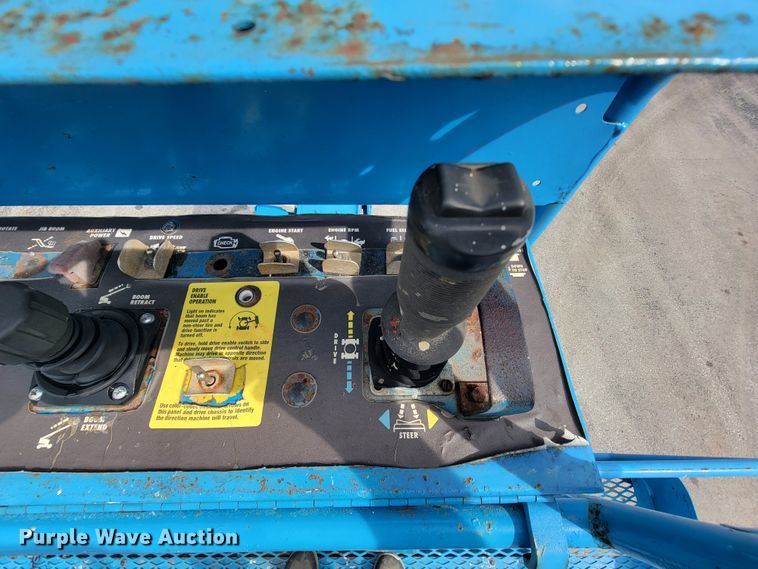 image for item KQ9290 1999 Genie S-60  boom lift