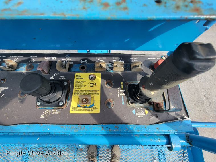 image for item KQ9290 1999 Genie S-60  boom lift