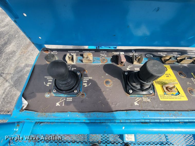image for item KQ9290 1999 Genie S-60  boom lift
