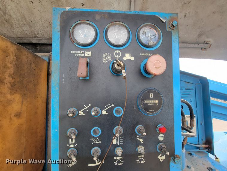 image for item KQ9290 1999 Genie S-60  boom lift