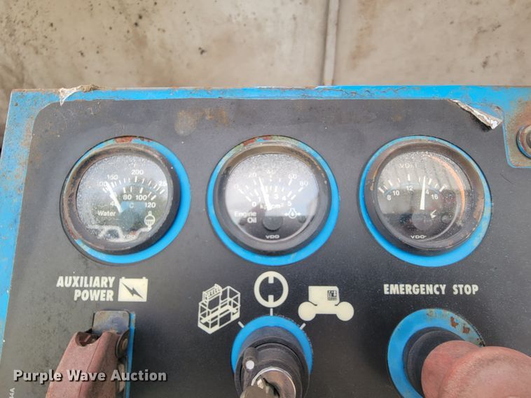 image for item KQ9290 1999 Genie S-60  boom lift