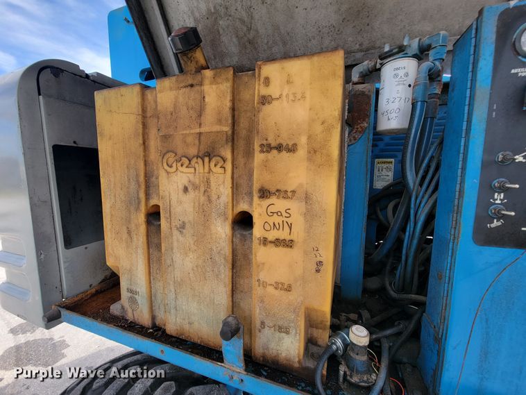 image for item KQ9290 1999 Genie S-60  boom lift