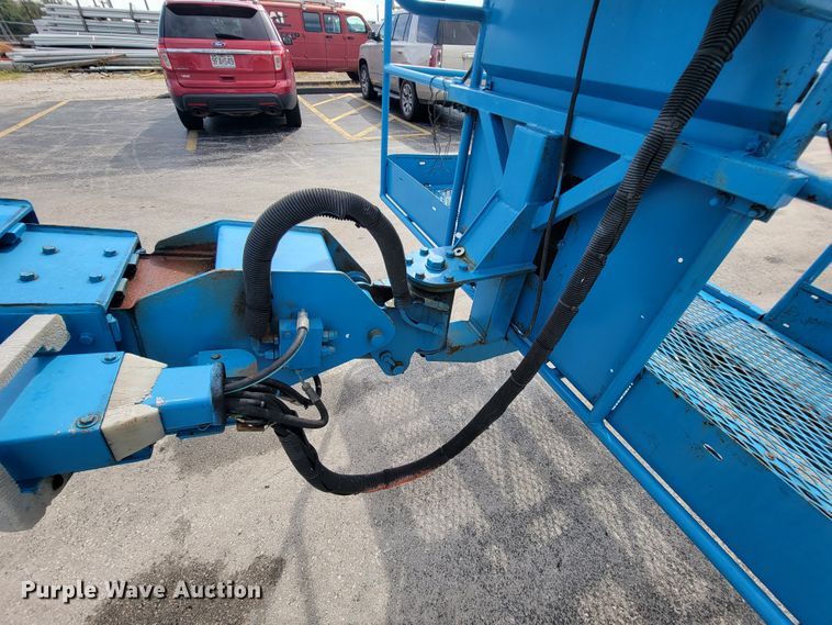 image for item KQ9290 1999 Genie S-60  boom lift