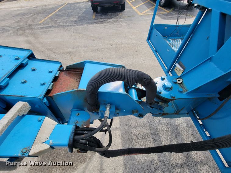 image for item KQ9290 1999 Genie S-60  boom lift