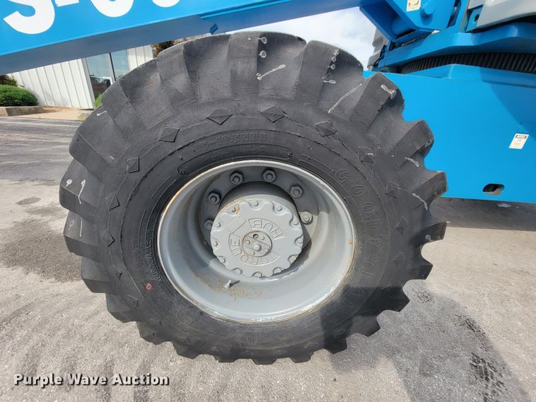 image for item KQ9290 1999 Genie S-60  boom lift