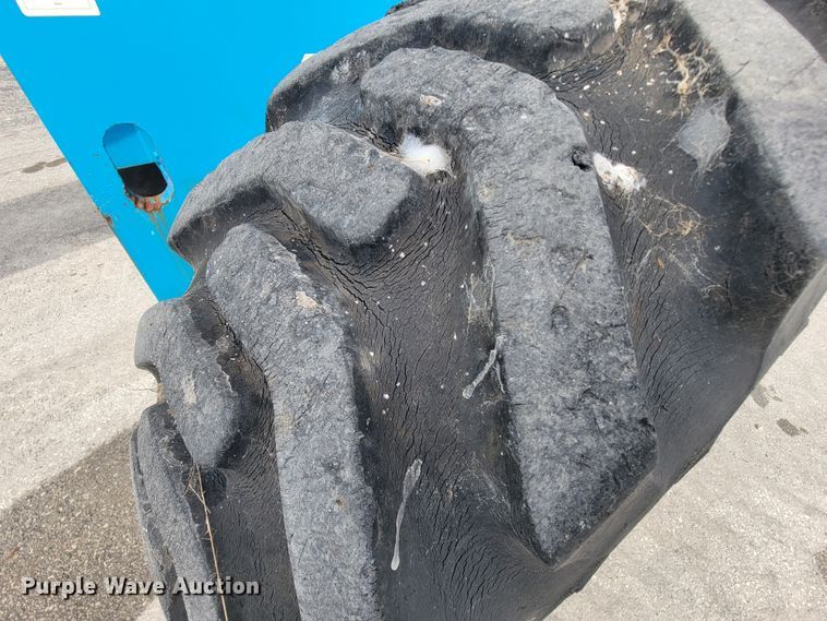 image for item KQ9290 1999 Genie S-60  boom lift