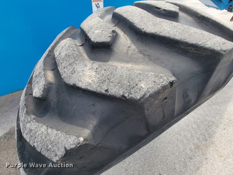 image for item KQ9290 1999 Genie S-60  boom lift