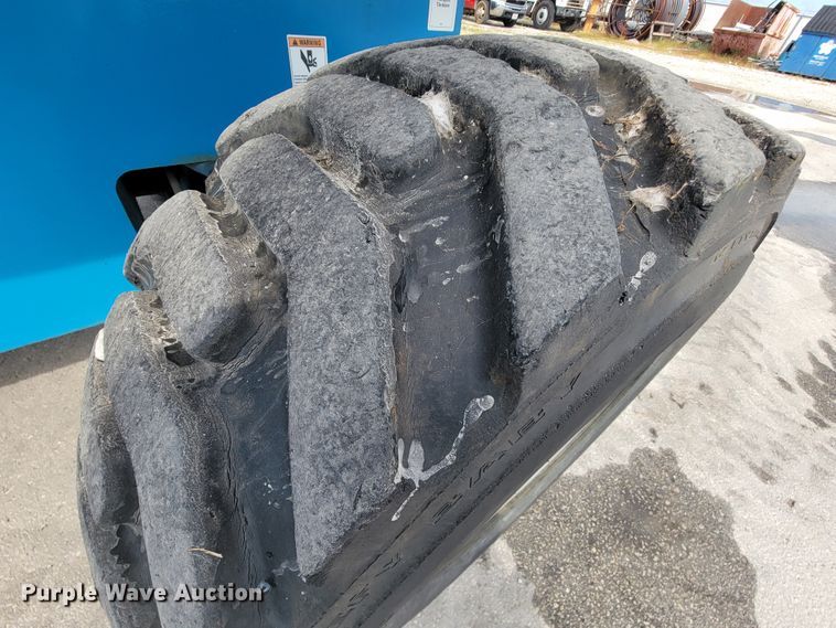 image for item KQ9290 1999 Genie S-60  boom lift