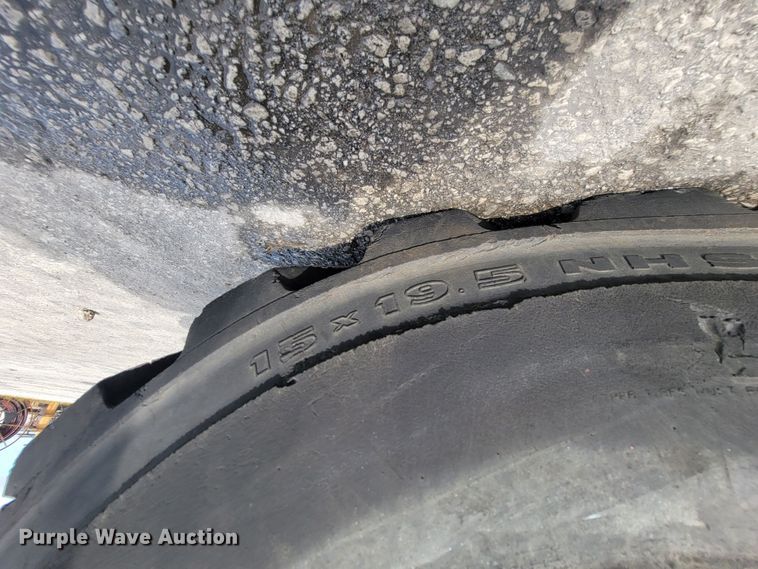 image for item KQ9290 1999 Genie S-60  boom lift