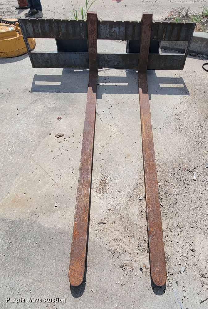 image for item KQ9295 Mah  8'L skid steer forks