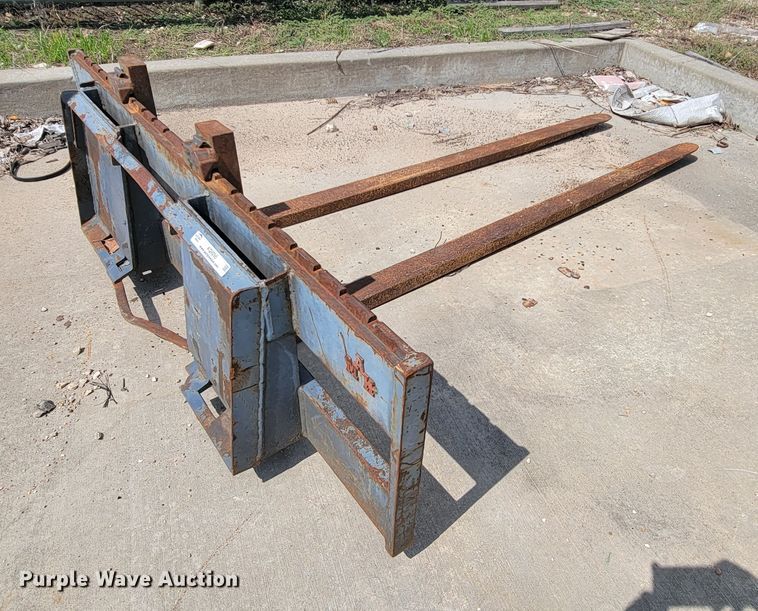 image for item KQ9295 Mah  8'L skid steer forks