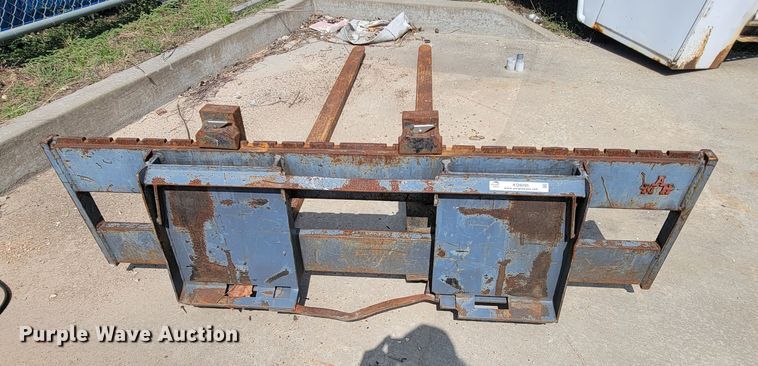 image for item KQ9295 Mah  8'L skid steer forks