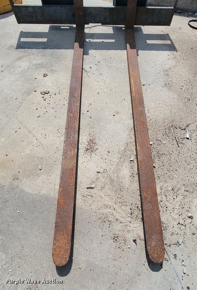image for item KQ9295 Mah  8'L skid steer forks