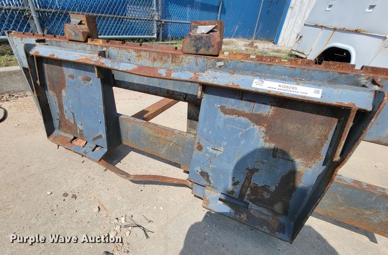 image for item KQ9295 Mah  8'L skid steer forks