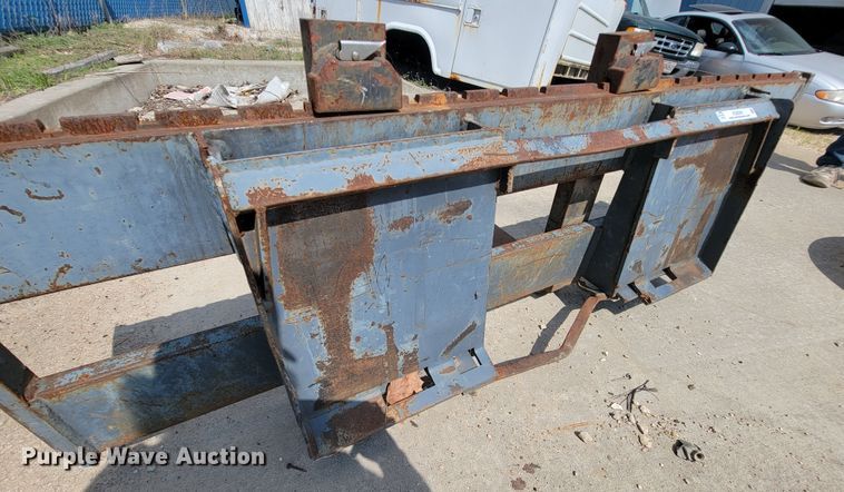 image for item KQ9295 Mah  8'L skid steer forks