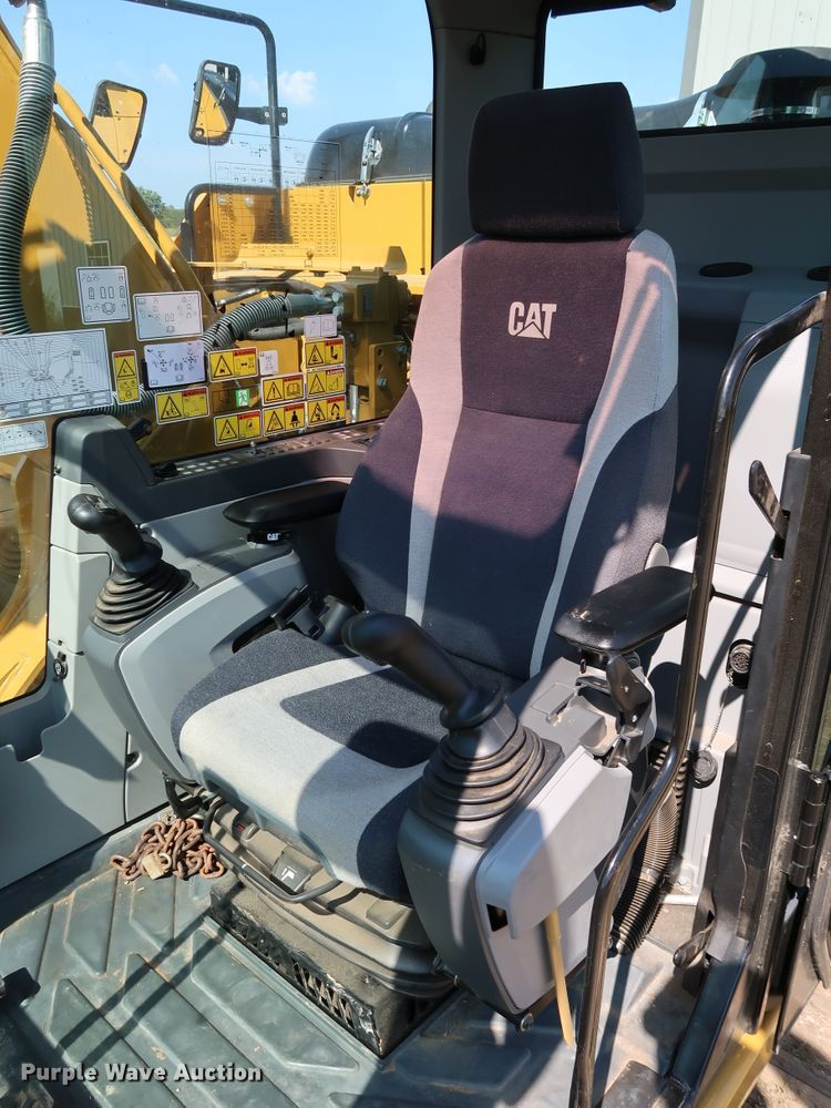 image for item KQ9723 2017 Caterpillar 320F L  excavator