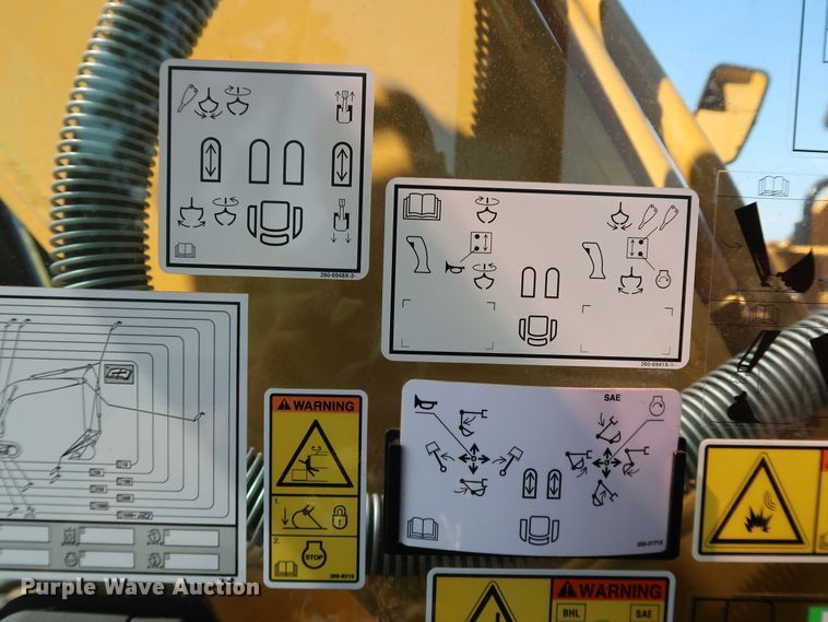 image for item KQ9723 2017 Caterpillar 320F L  excavator