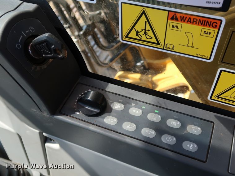 image for item KQ9723 2017 Caterpillar 320F L  excavator