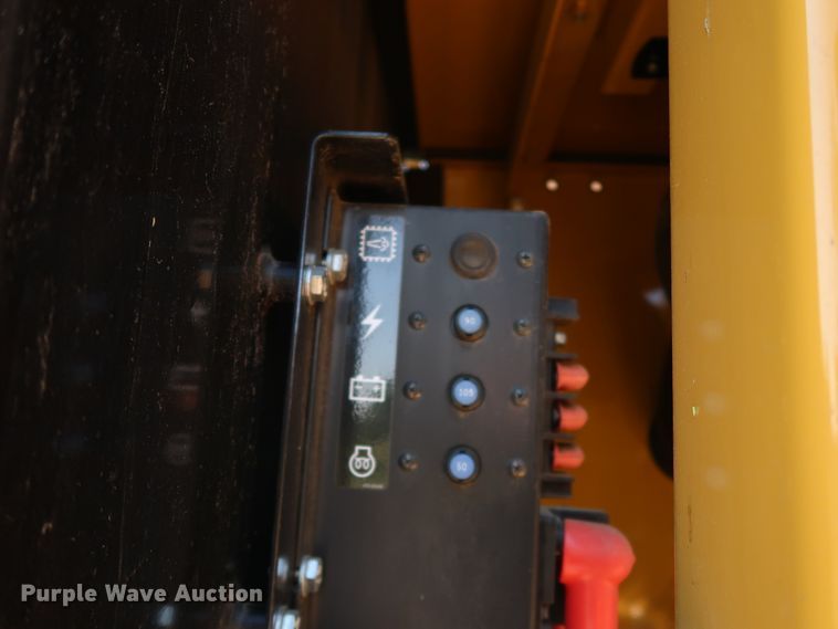 image for item KQ9723 2017 Caterpillar 320F L  excavator