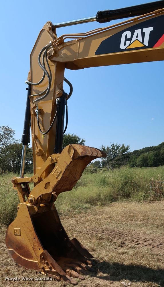 image for item KQ9723 2017 Caterpillar 320F L  excavator