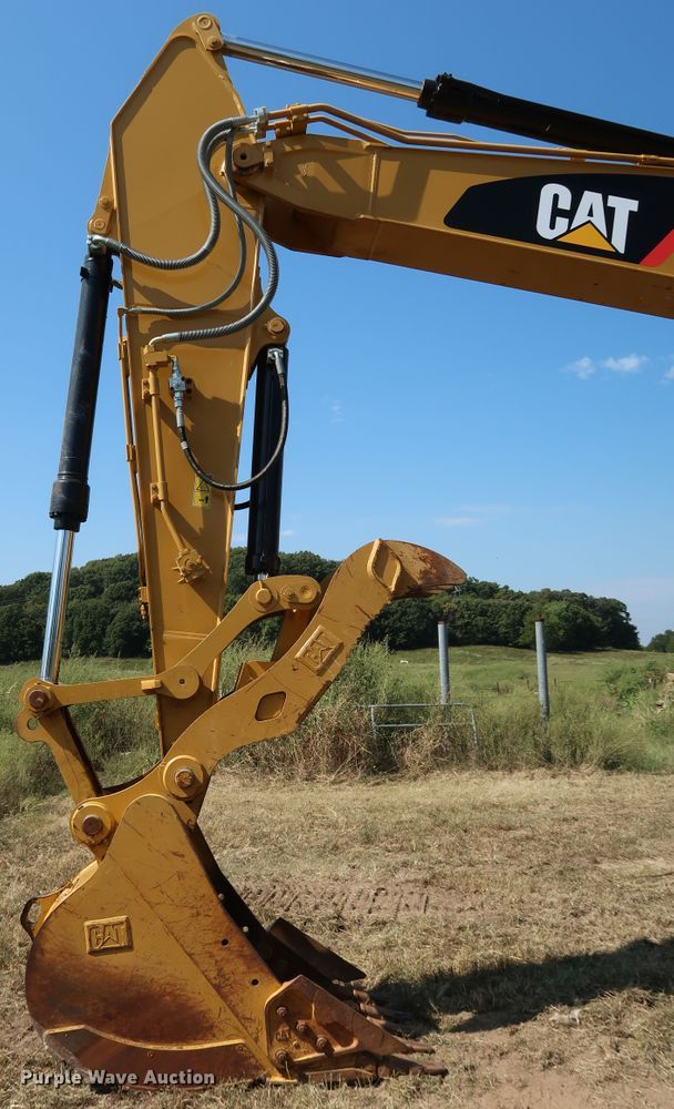 image for item KQ9723 2017 Caterpillar 320F L  excavator