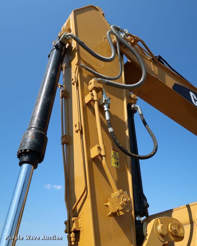 image for item KQ9723 2017 Caterpillar 320F L  excavator