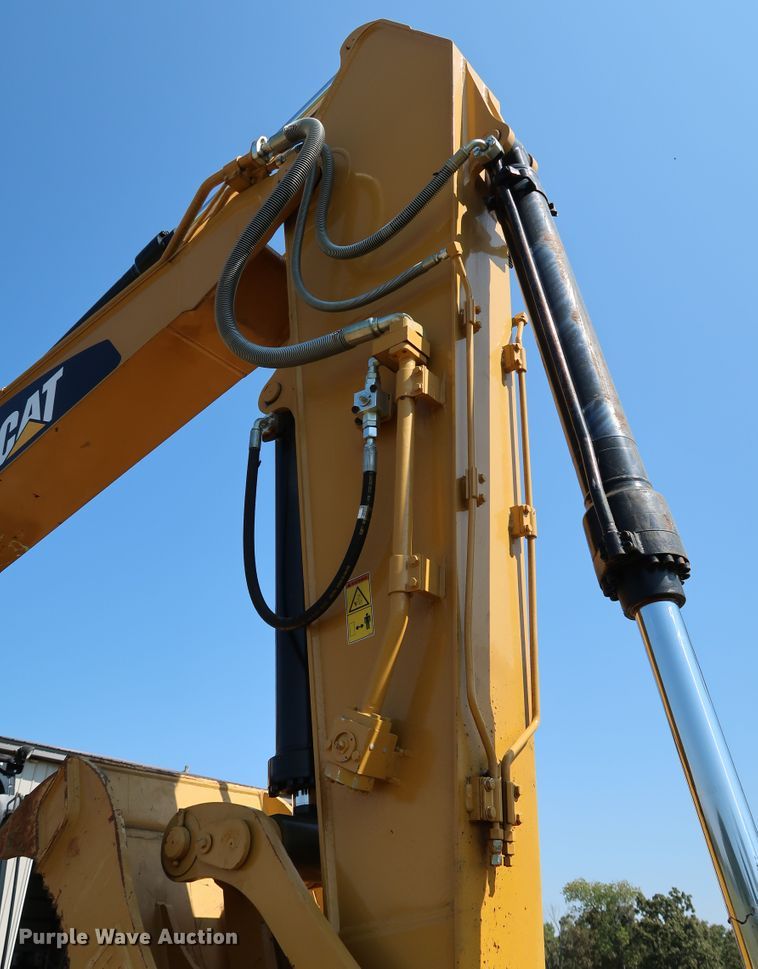 image for item KQ9723 2017 Caterpillar 320F L  excavator