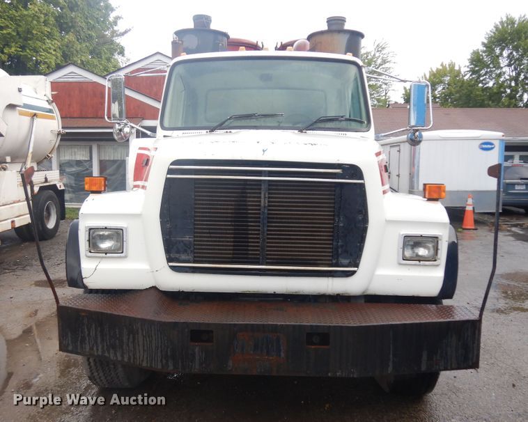 image for item KU9142 1996 Ford L9000  vacuum truck
