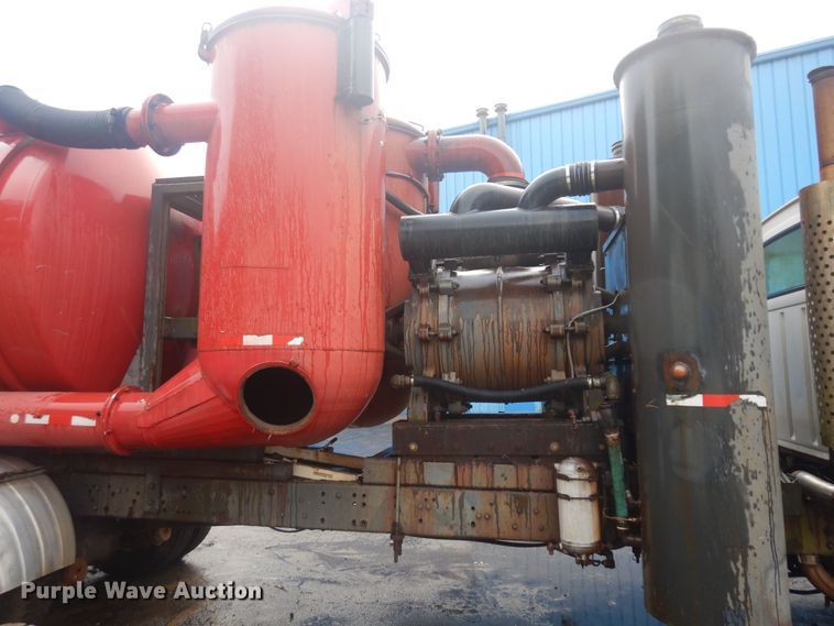 image for item KU9142 1996 Ford L9000  vacuum truck