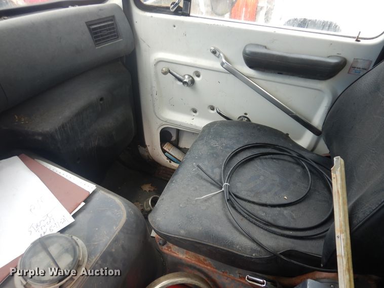 image for item KU9142 1996 Ford L9000  vacuum truck