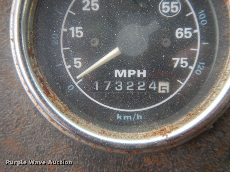 image for item KU9142 1996 Ford L9000  vacuum truck