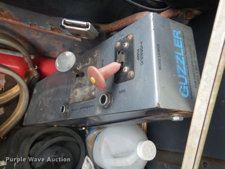 image for item KU9142 1996 Ford L9000  vacuum truck