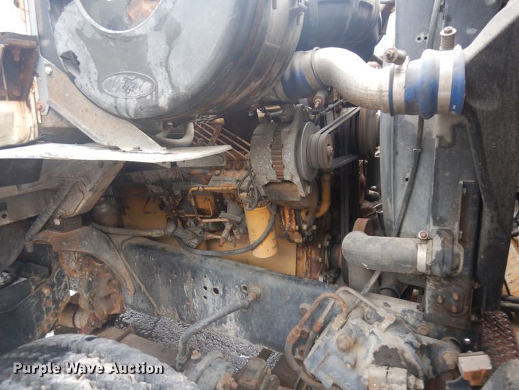 image for item KU9142 1996 Ford L9000  vacuum truck