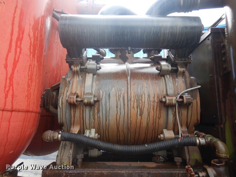 image for item KU9142 1996 Ford L9000  vacuum truck