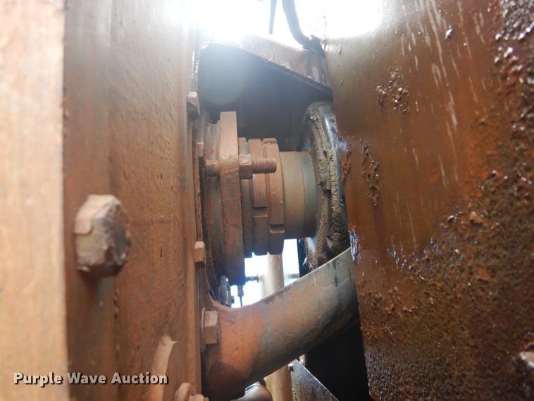 image for item KU9142 1996 Ford L9000  vacuum truck