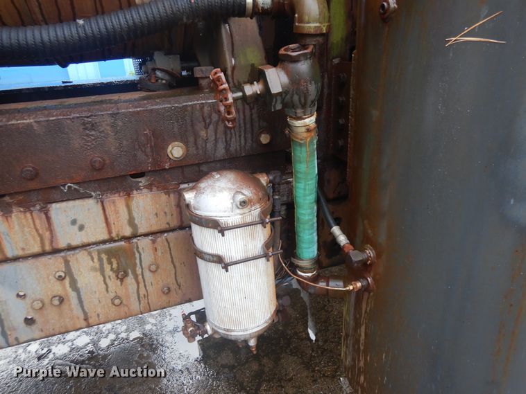 image for item KU9142 1996 Ford L9000  vacuum truck