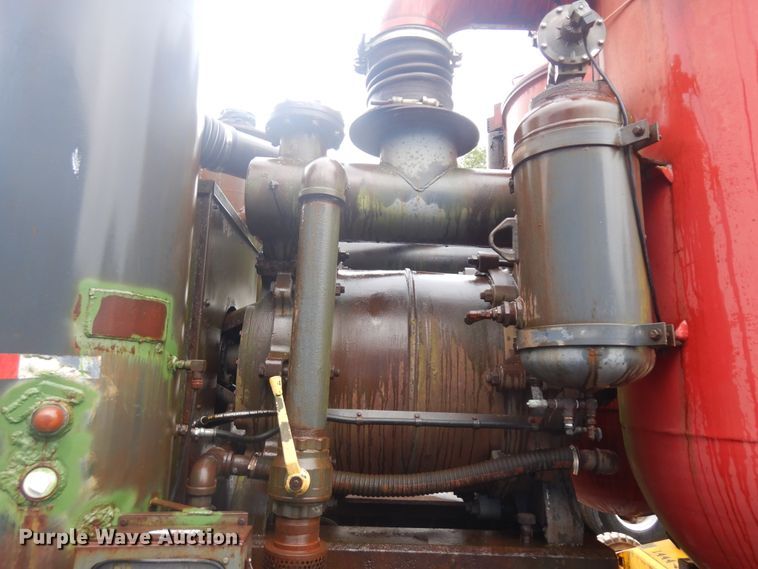 image for item KU9142 1996 Ford L9000  vacuum truck