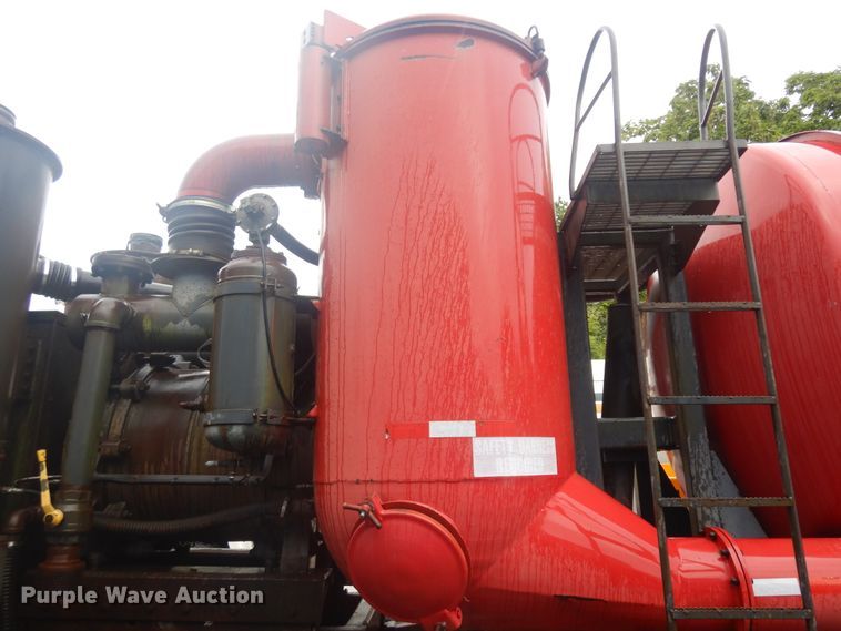 image for item KU9142 1996 Ford L9000  vacuum truck