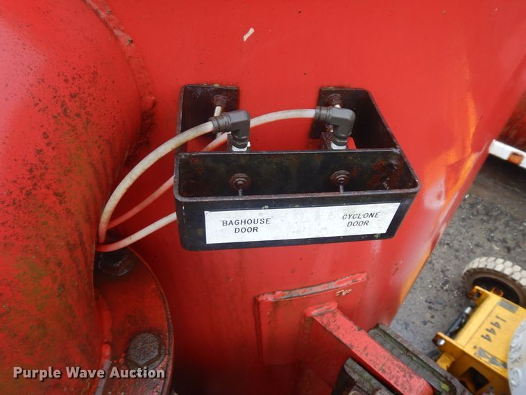 image for item KU9142 1996 Ford L9000  vacuum truck