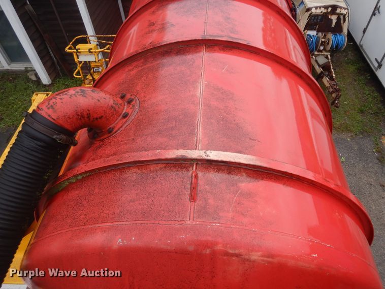 image for item KU9142 1996 Ford L9000  vacuum truck