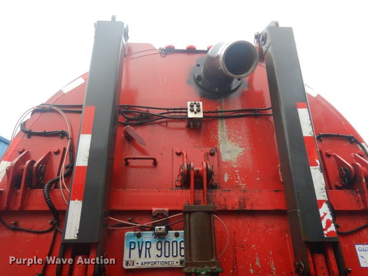 image for item KU9142 1996 Ford L9000  vacuum truck