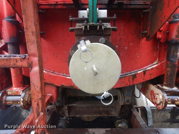 image for item KU9142 1996 Ford L9000  vacuum truck