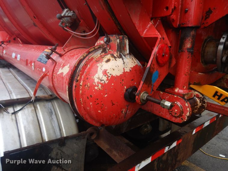 image for item KU9142 1996 Ford L9000  vacuum truck