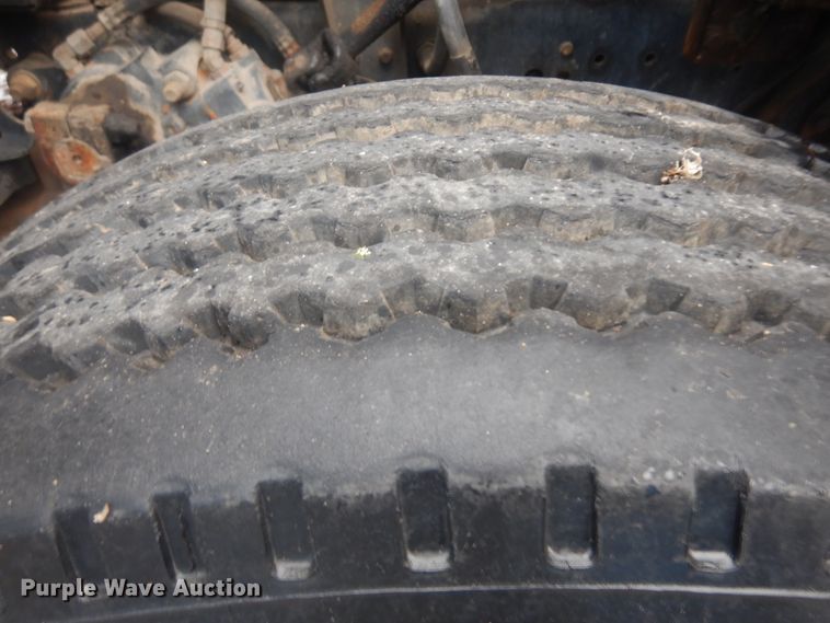 image for item KU9142 1996 Ford L9000  vacuum truck