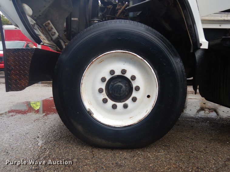 image for item KU9142 1996 Ford L9000  vacuum truck