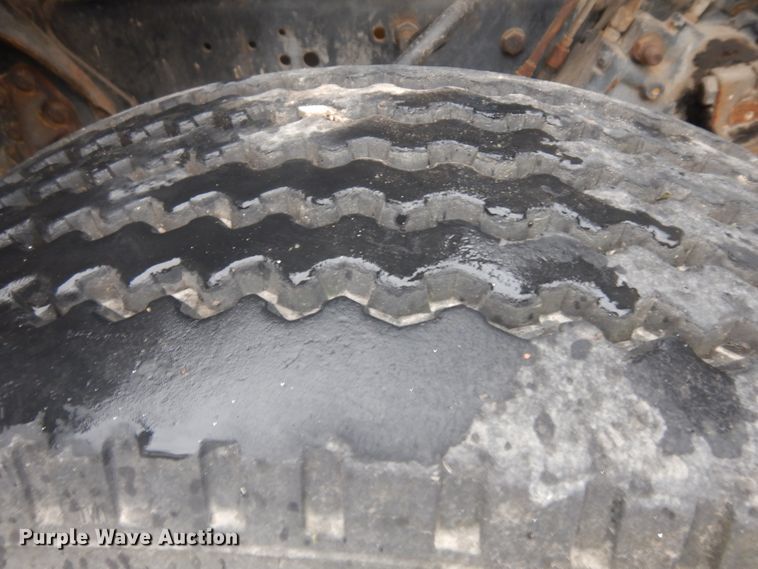 image for item KU9142 1996 Ford L9000  vacuum truck