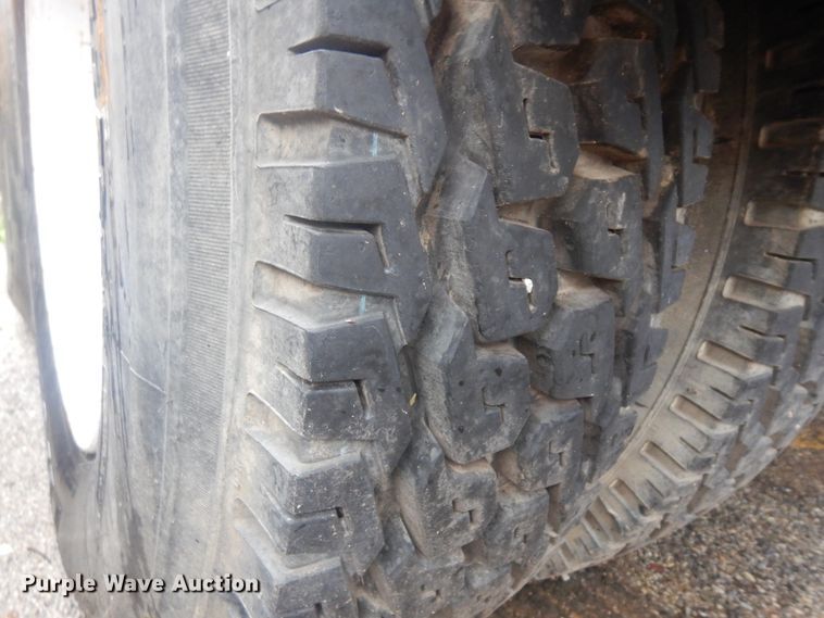 image for item KU9142 1996 Ford L9000  vacuum truck